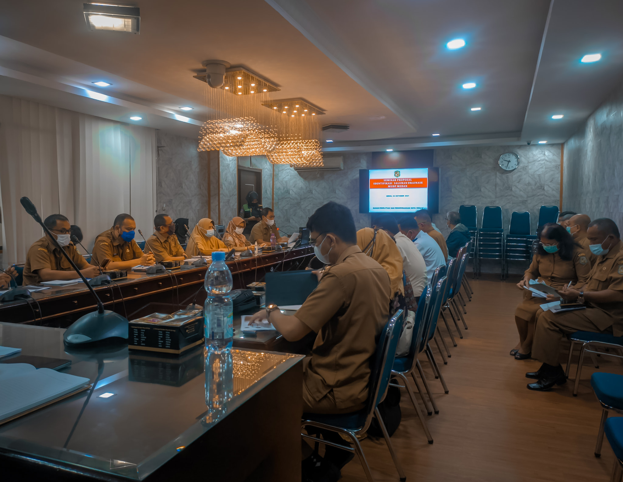 KEPALA BADAN PENELITIAN DAN PENGEMBANGAN KOTA MEDAN PIMPIN SEMINAR PROPOSAL IDENTIFIKASI SALURAN DRAINASE MUDP MEDAN